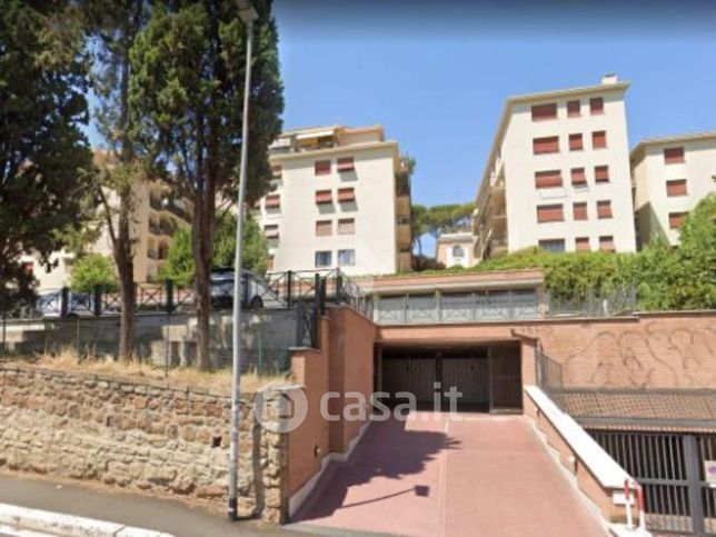 Box/posto auto in residenziale in Via Aurelia 112