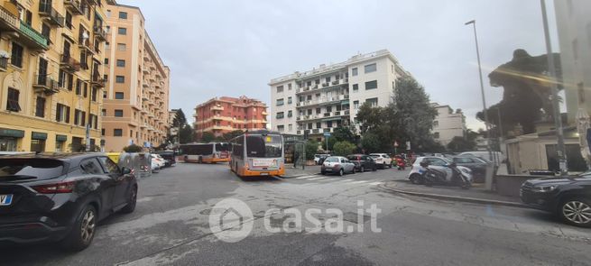 Garage/posto auto in residenziale in Piazza Merani