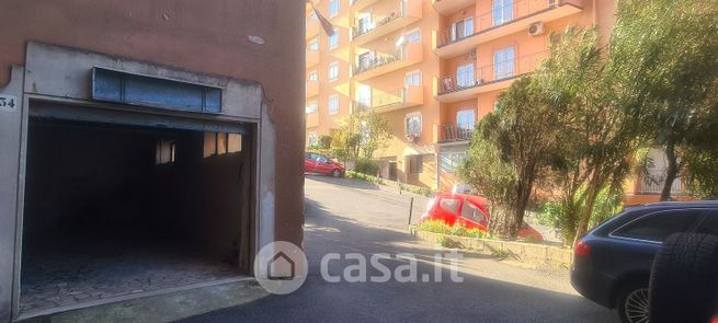 Box/posto auto in residenziale in Viale Vincenzo de Filippis 166