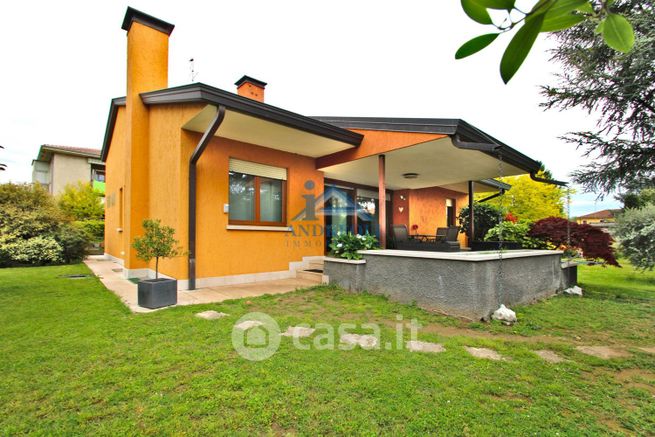 Villa in residenziale in Via Val de l'Azè