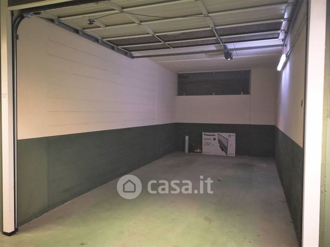 Garage/posto auto in residenziale in Via Timavo 32