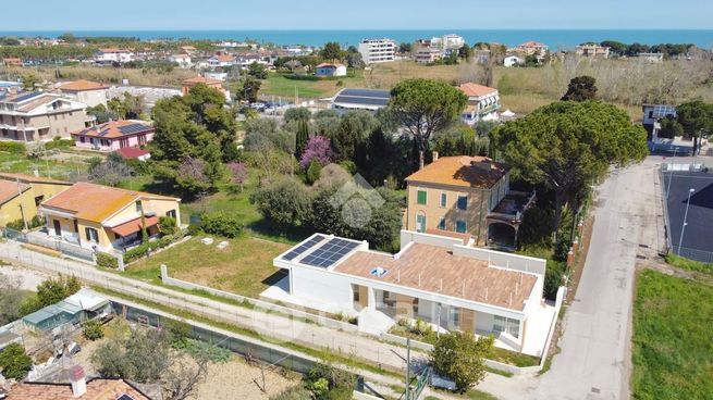 Villa in residenziale in Via A. Pannella 8