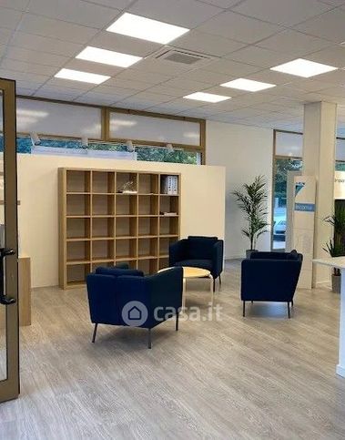 Ufficio in commerciale in Viale Isonzo