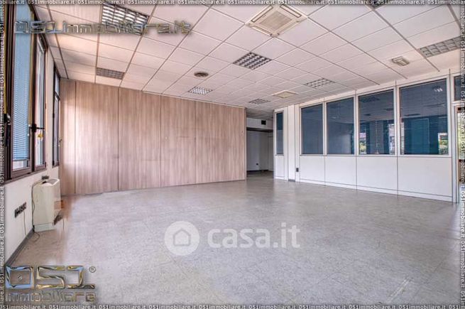 Ufficio in commerciale in Via del Lavoro 27