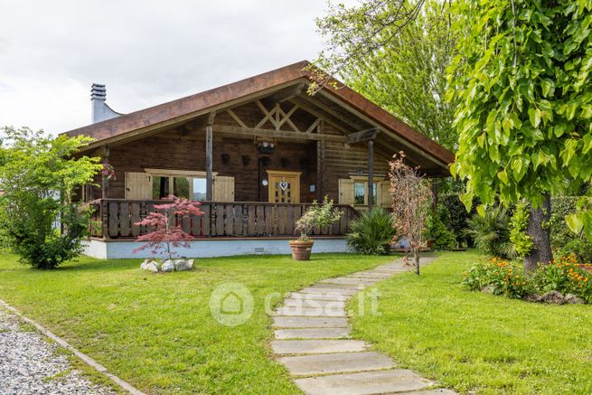 Casa indipendente in residenziale in 