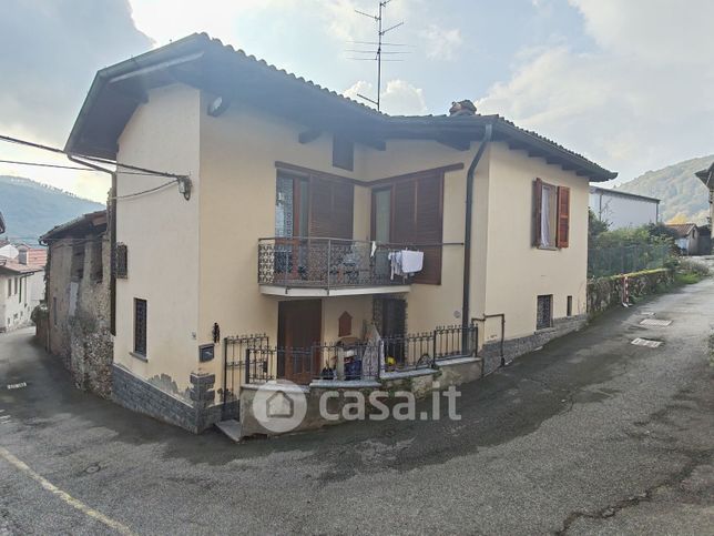 Casa indipendente in residenziale in Via Castello 45