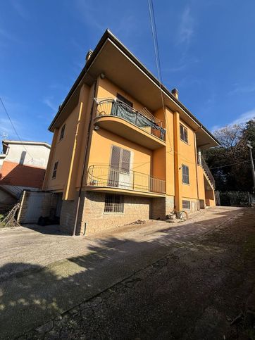 Casa bi/trifamiliare in residenziale in Via Colle Ionci