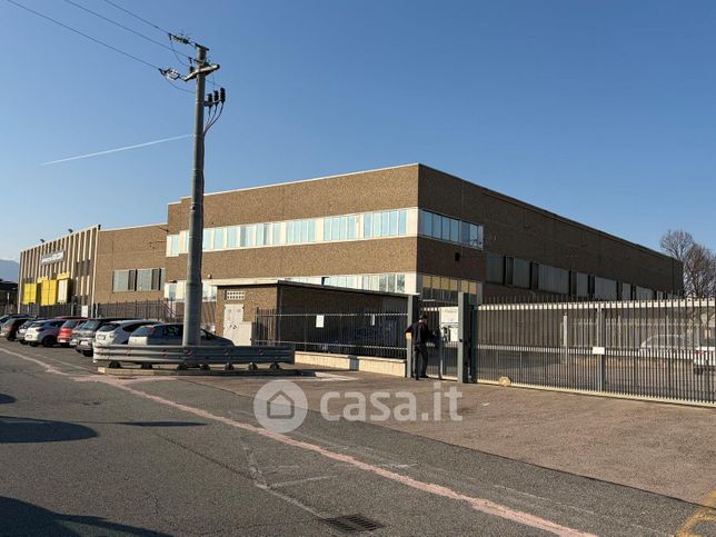 Capannone in commerciale in Corso Canonico Giuseppe Allamano 127 a