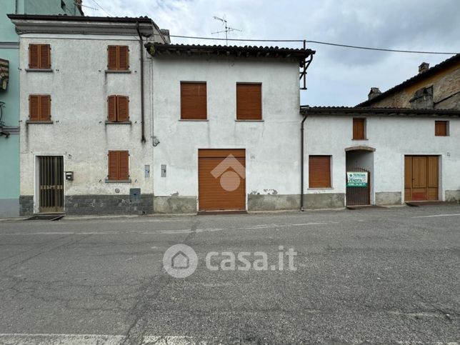 Rustico/casale in residenziale in Via Roma