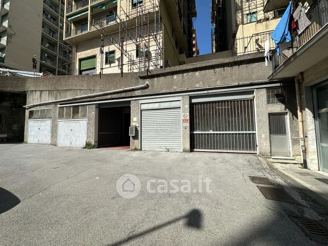 Garage/posto auto in residenziale in Via Manfredo Fanti 4