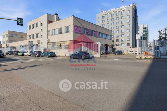 Ufficio in commerciale in Via Lorenteggio 280 /2