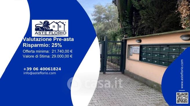 Box/posto auto in residenziale in Viale I Maggio 115
