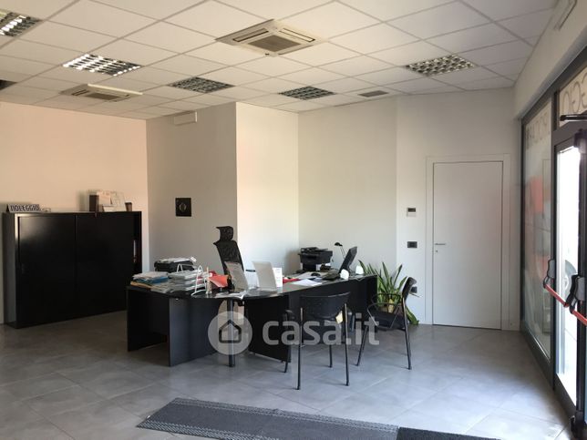 Ufficio in commerciale in Via CADUTI DEL LAVORO 22