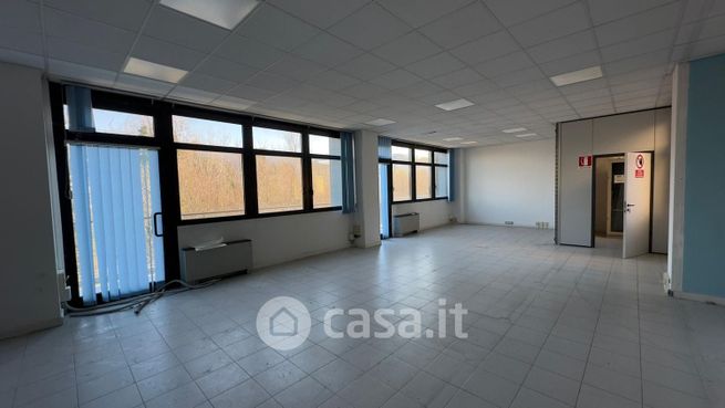 Ufficio in commerciale in Via Ronzani 31
