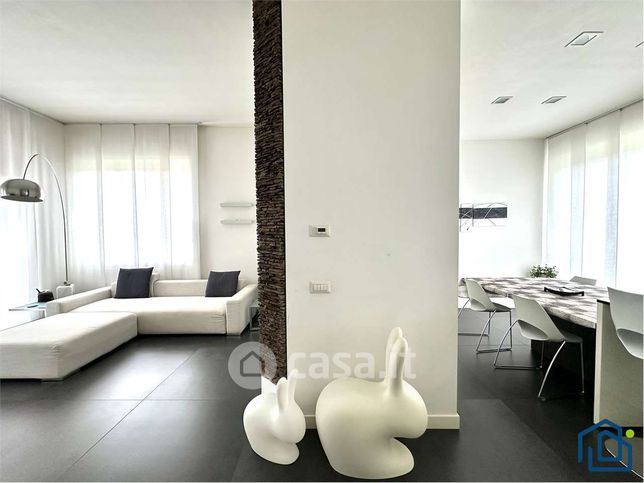 Villa in residenziale in Via Duca D'Aosta 9