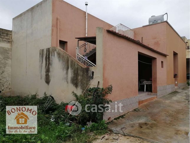 Casa indipendente in residenziale in 