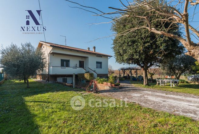 Casa indipendente in residenziale in 