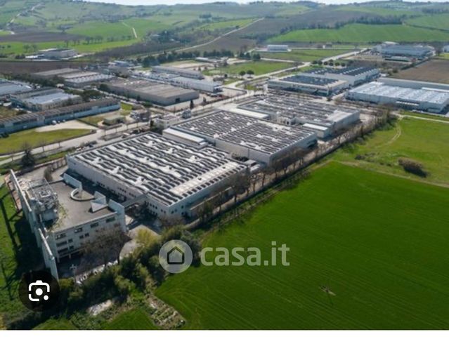 Capannone in commerciale in Via Aldo Moro 20