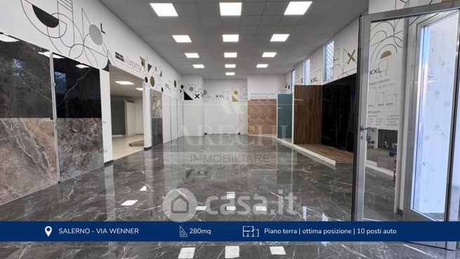 Capannone in commerciale in Via Roberto Wenner 65