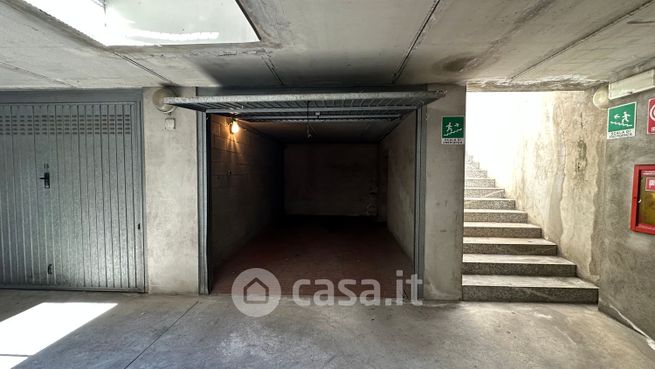 Box/posto auto in residenziale in Via da vinci 6