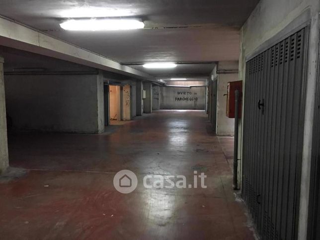 Box/posto auto in residenziale in Via Appia 238