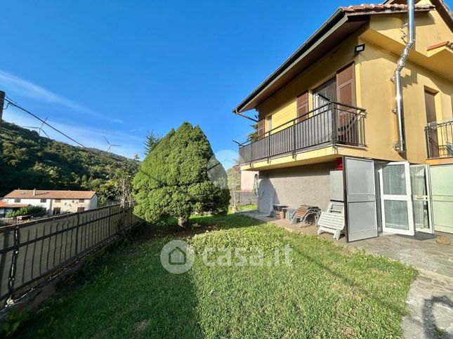 Casa indipendente in residenziale in Frazione Montenotte Superiore 19
