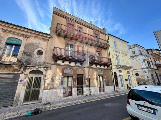 Casa indipendente in residenziale in Via Mario Distefano 22