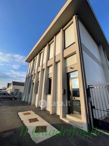 Ufficio in commerciale in Via delle Fonti 352