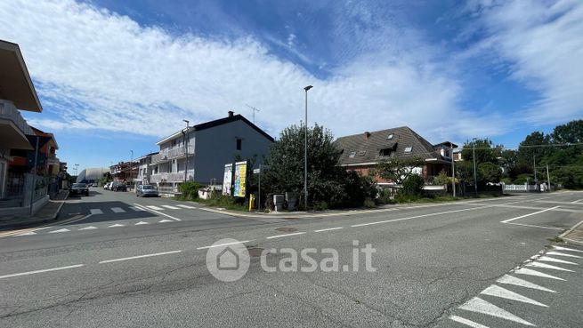 Terreno agricolo in commerciale in Via A. Manzoni 24