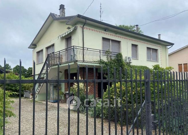 Villa in residenziale in Via Alcide de Gasperi 8