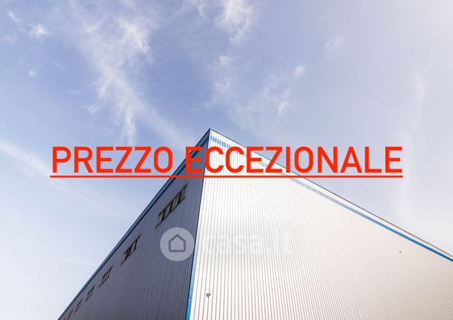 Capannone in commerciale in Via Budrie
