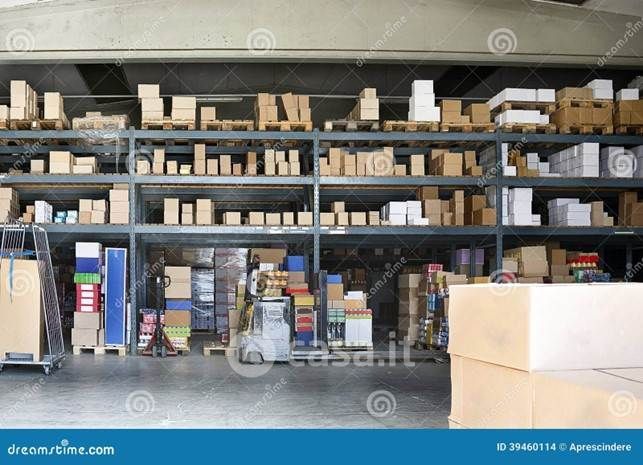 Capannone in commerciale in 