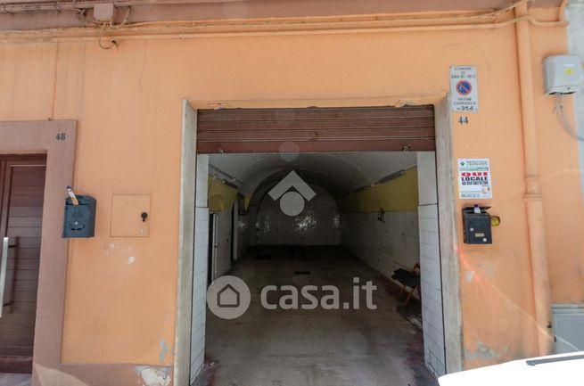 Capannone in commerciale in Via Fratelli Cairoli 44