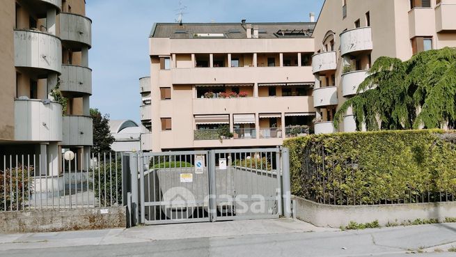 Box/posto auto in residenziale in Via Monte Grappa 21