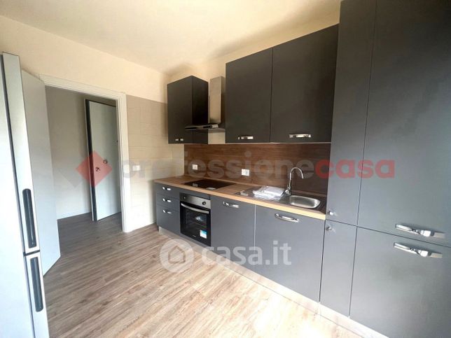 Appartamento in residenziale in Via Assisi 43