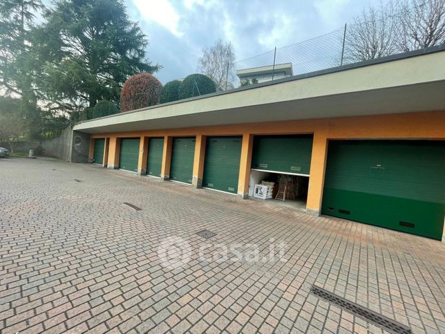 Box/posto auto in residenziale in Via Gaetano Valle