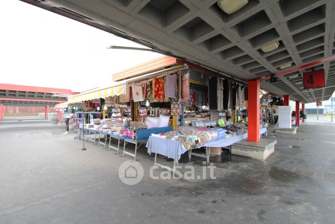 Attività/licenza (con o senza mura) in commerciale in Via Marignano 55