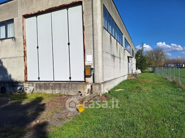 Capannone in commerciale in Via del Centenario