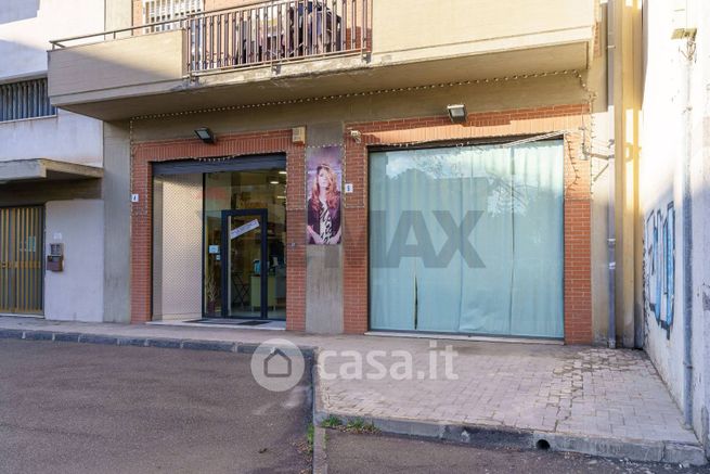 Attivitã /licenza (con o senza mura) in commerciale in Via Enrico Cosenz 23