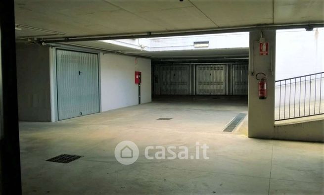 Garage/posto auto in residenziale in Via Bruere 57