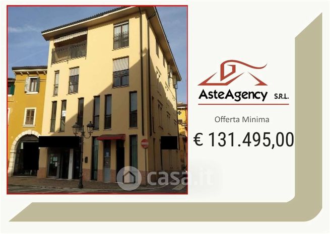 Ufficio in commerciale in Via Madonna 61