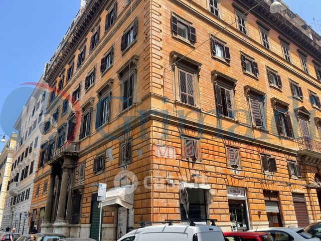Ufficio in commerciale in Via Collina 36