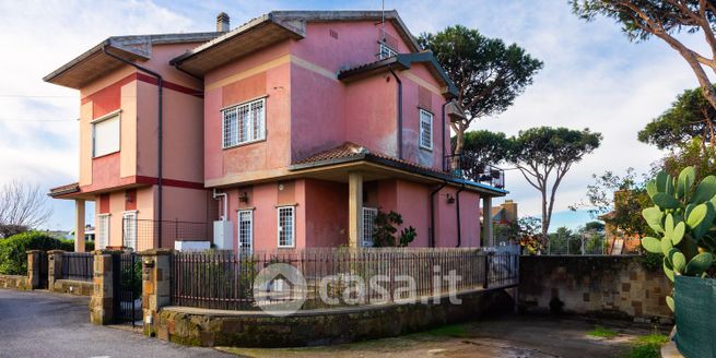 Villa in residenziale in Viale Adriatico
