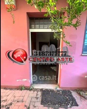 Ufficio in commerciale in Via Beverino