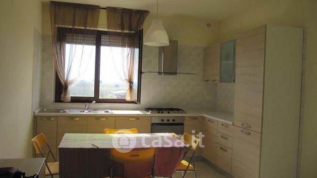 Appartamento in residenziale in Via delle camelie