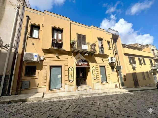 Box/posto auto in residenziale in Via Roma 79