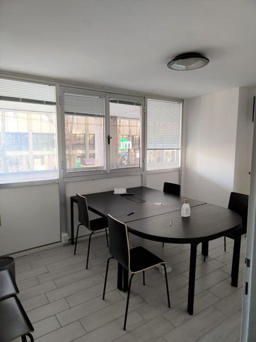 Ufficio in commerciale in Via Pietro Bembo 40