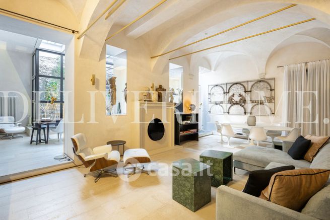 Loft in residenziale in Via dei Banchi Nuovi 36