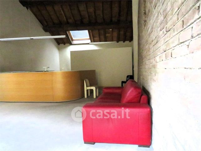 Ufficio in commerciale in 