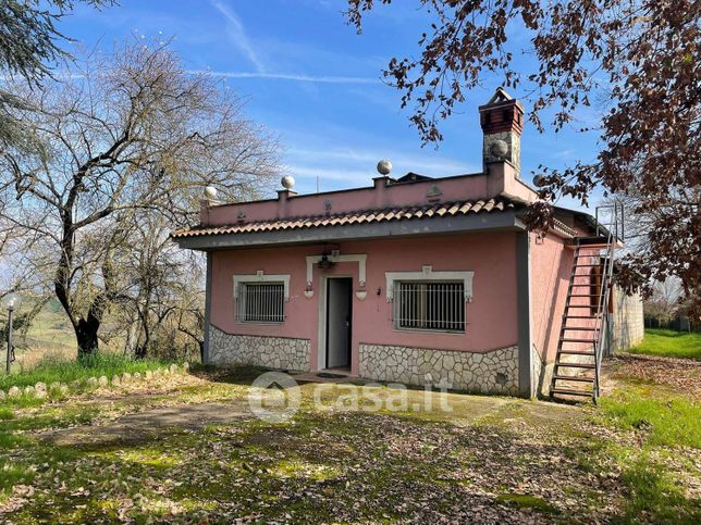 Casa indipendente in residenziale in Via Casavina 34